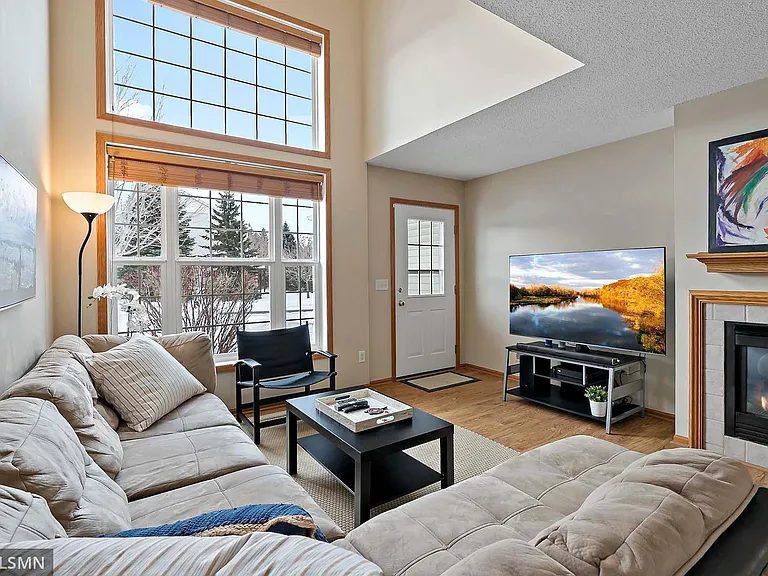 302 Wilderness Dr — Photo 4