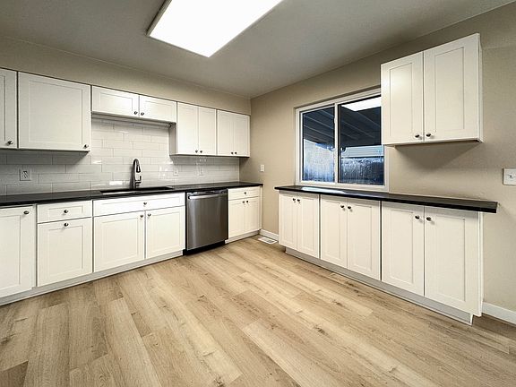 5th image of 1531 S Krameria St