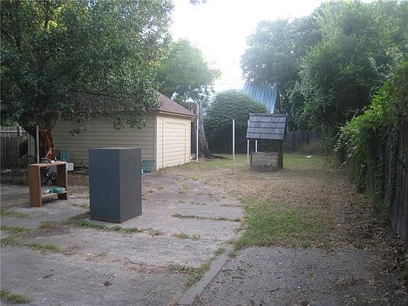 2nd image of 411 Woodland St