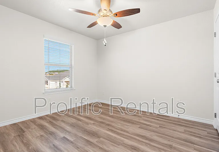 106 Logan Ct #B — Photo 23