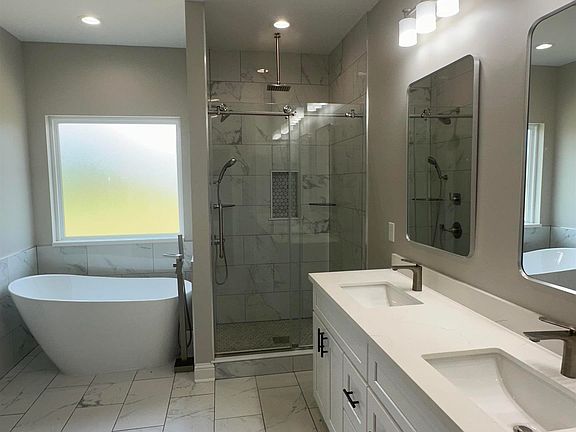 4th image of 58946 Martin Luther Dr