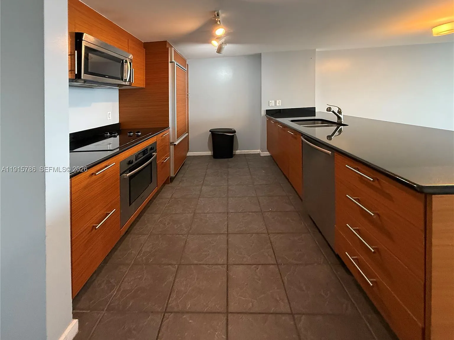 2 bed, 1256 sqft, $4,000 — Photo 1