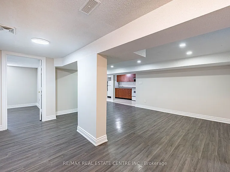 2 Milner Rd #BASEMENT — Photo 8