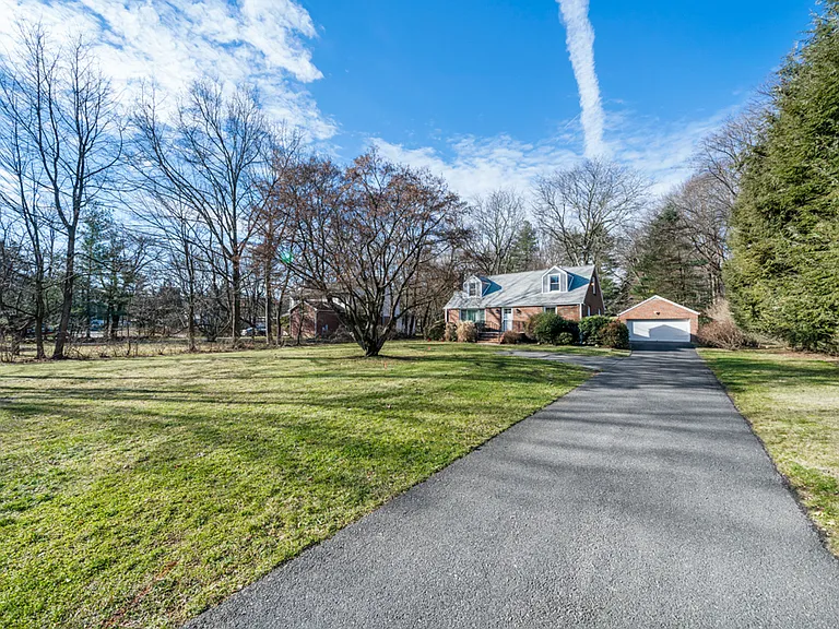 181 Pascack Rd — Photo 15