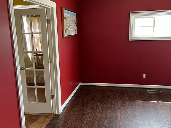 2nd image of 1001 N Tremont St