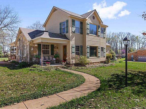 2nd image of 3334 Oak Rd