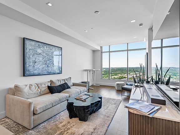 4th image of 501 West Ave #3002