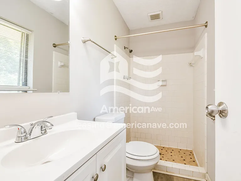297649_010_main_bathroom_13796937.jpg