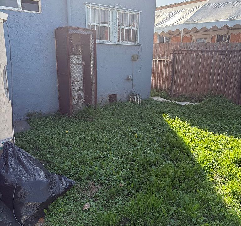 2nd image of 341 W 88th Pl