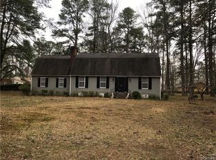 910 Valley Dr, Petersburg, VA 23805