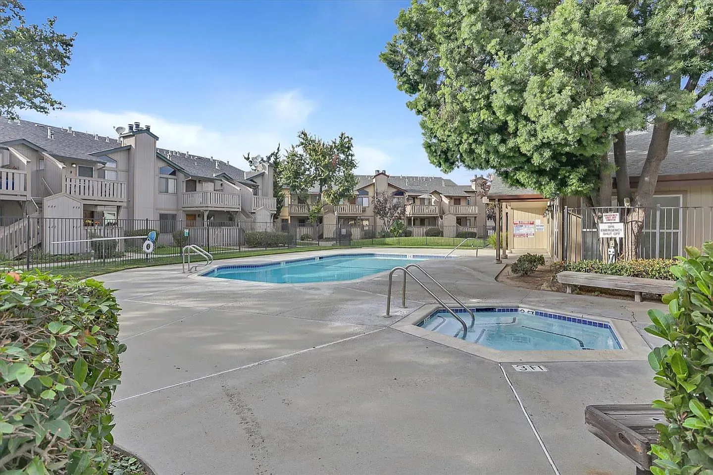 2 bed, 849 sqft, $1,630 — Photo 1