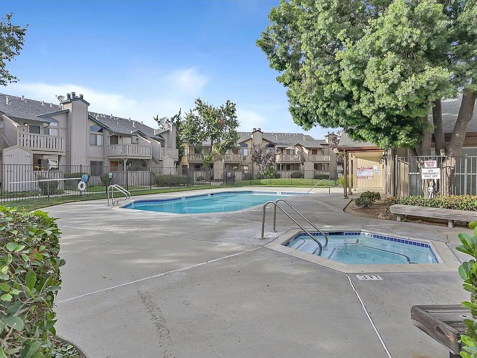 1st image of 439 Coyote Creek Cir