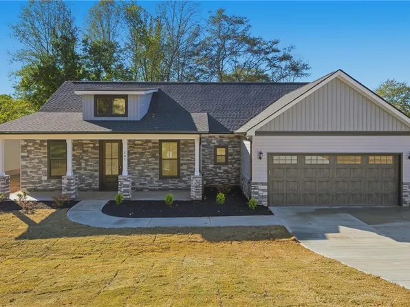 201 Tubbs Mountain Rd, Travelers Rest, SC 29690