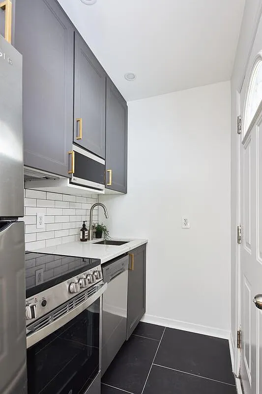Studio, 1.0 bath, 300 sqft, $1,695 — Photo 2