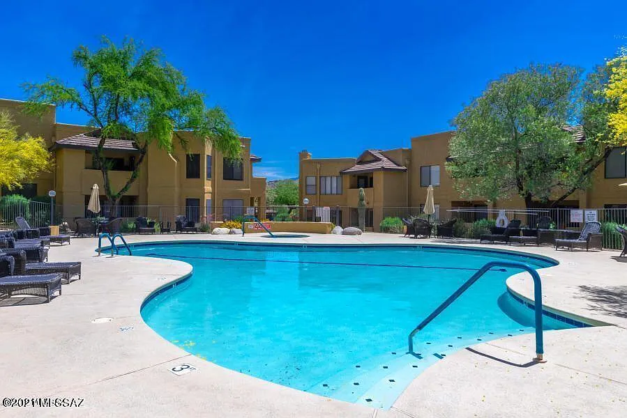 2 bed, 2.0 bath, 1004 sqft, $1,650 — Photo 2