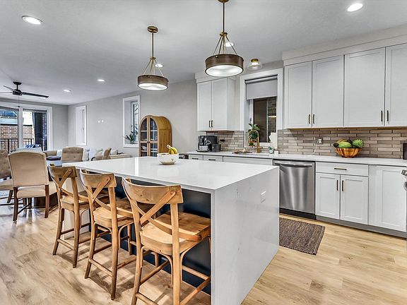 2nd image of 1647 W Irving Park Rd #1W