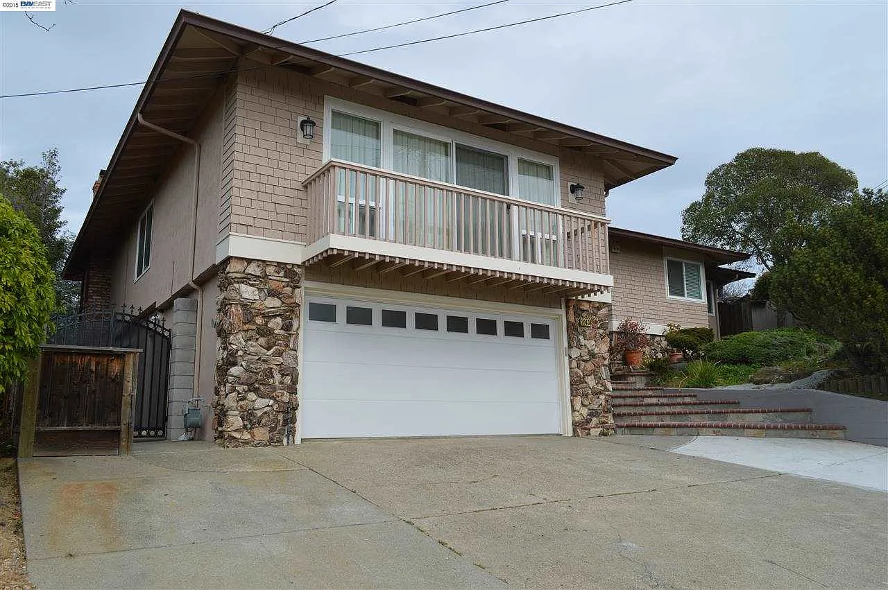 20438 Beacon Hill Ct photo 1