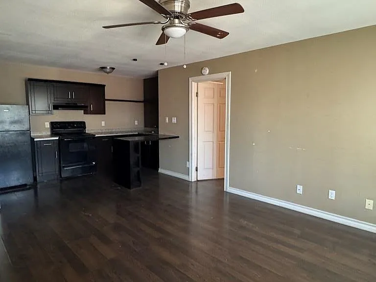 501 S 4th St — Photo 14