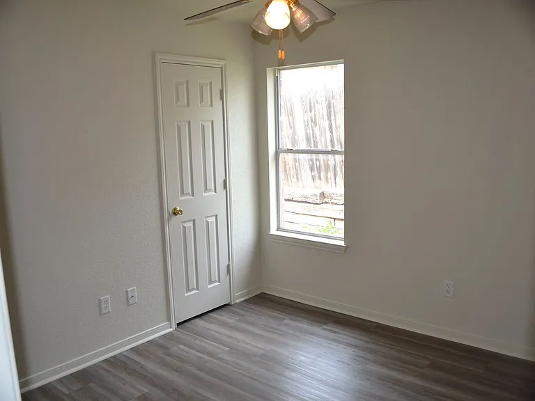 212 Janelle Dr — Photo 10