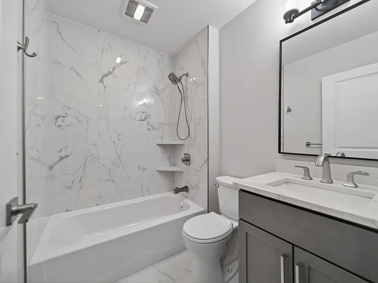 729 W 9th St — Photo 15