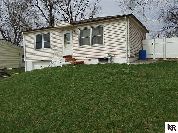 2nd image of 2318 Emiline St
