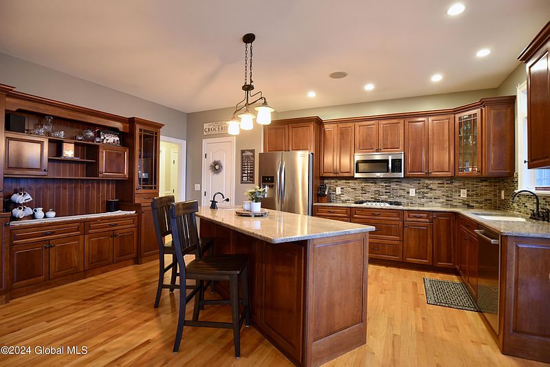 4th image of 125 Meadows Drive