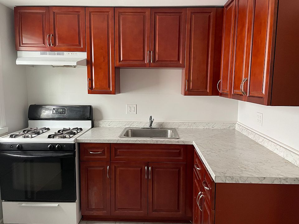 1st image of 6 Luff Ct #6