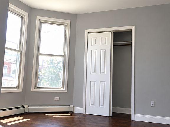 4th image of 37 Sayre St Floor 2