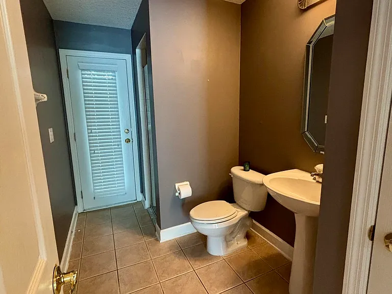 11827 Crusselle Dr — Photo 32