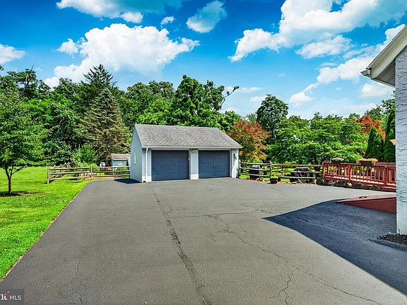 3rd image of 547 Limerick Center Rd