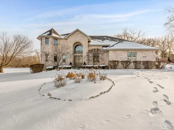 30W249 Maple Tree Ln, Wayne, IL 60184