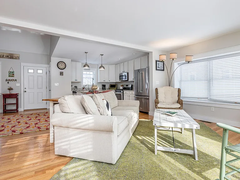 23 Lacosta Dr — Photo 5