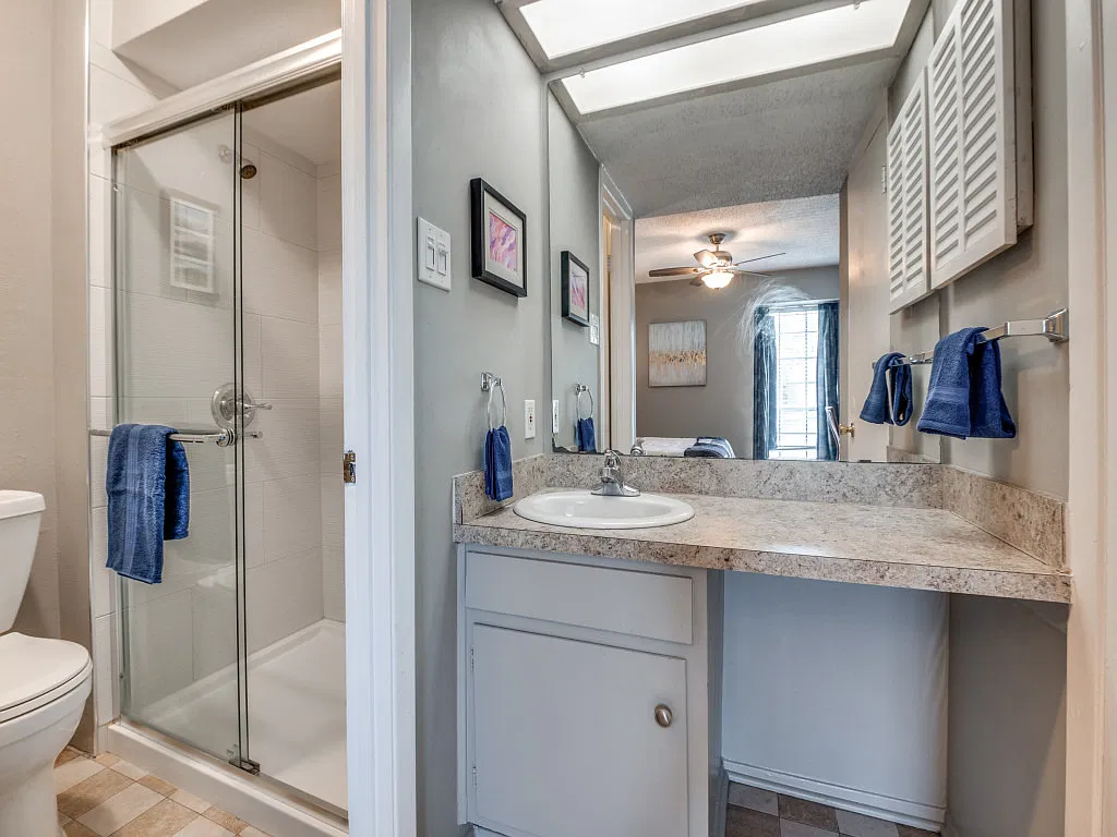 2 bed, 971 sqft, $2,200 — Photo 3