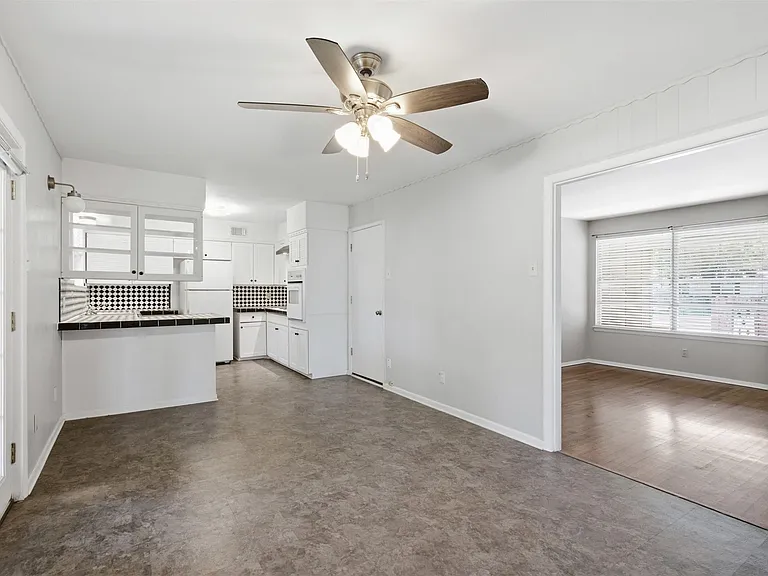 1403 Provincetown Ln — Photo 12