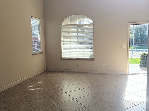 4th image of 945 Sunnyside Ln