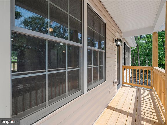 3rd image of 827 Panther Dr