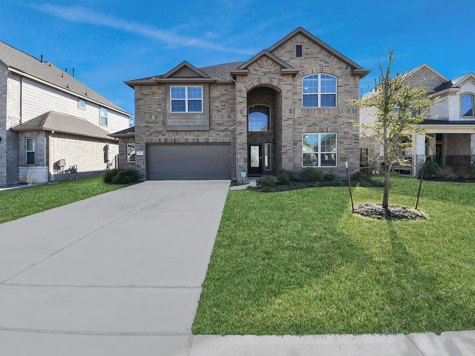 6 bed, 4.5 bath, 3398 sqft, $3,800 — Photo 2