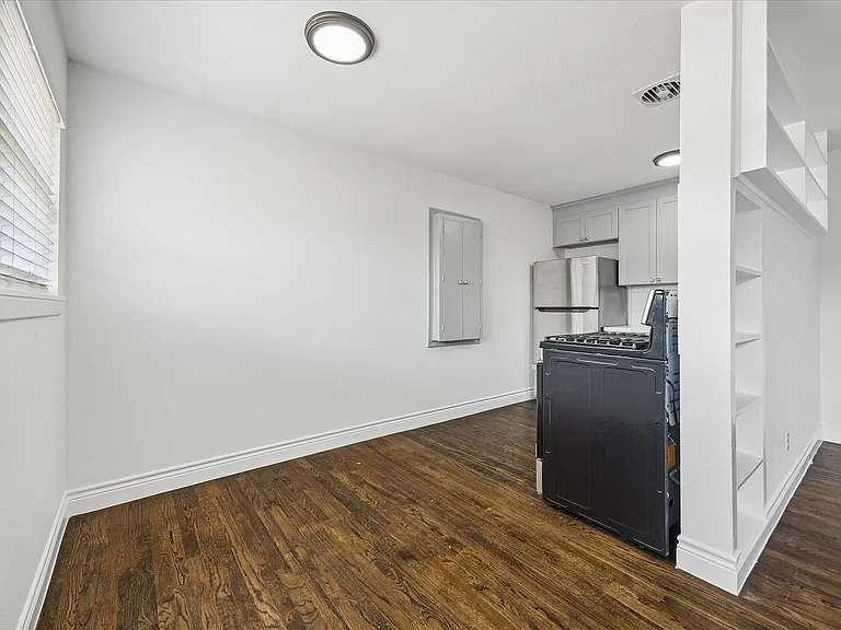5102 Academy — Photo 13