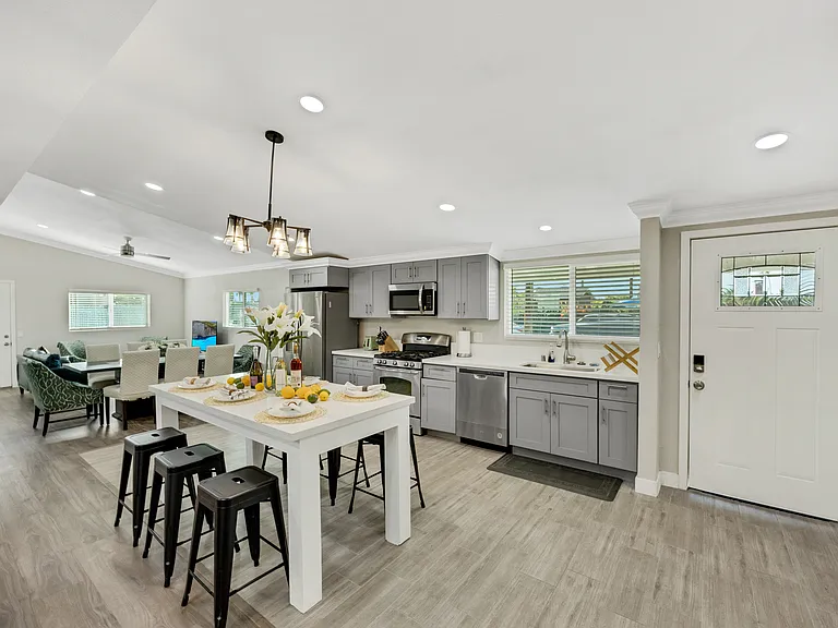 10462 Poona Dr — Photo 13