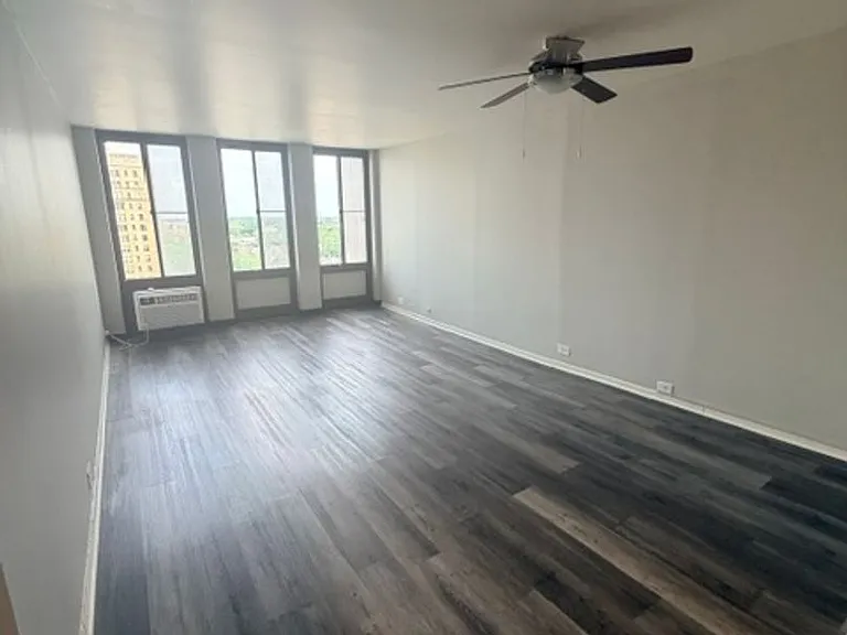 7251 At Waters Edge — Photo 31