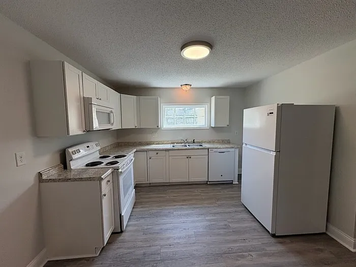 614 N Wilson St — Photo 3