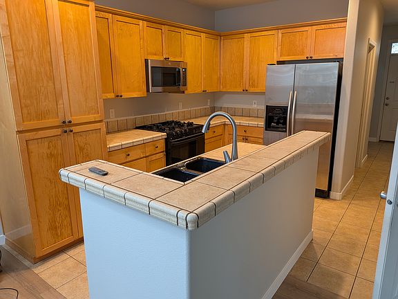 4th image of 490 NE 61st Way
