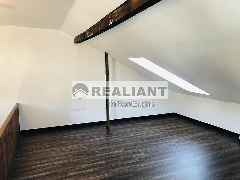 121 E 9th St #2 — Photo 9