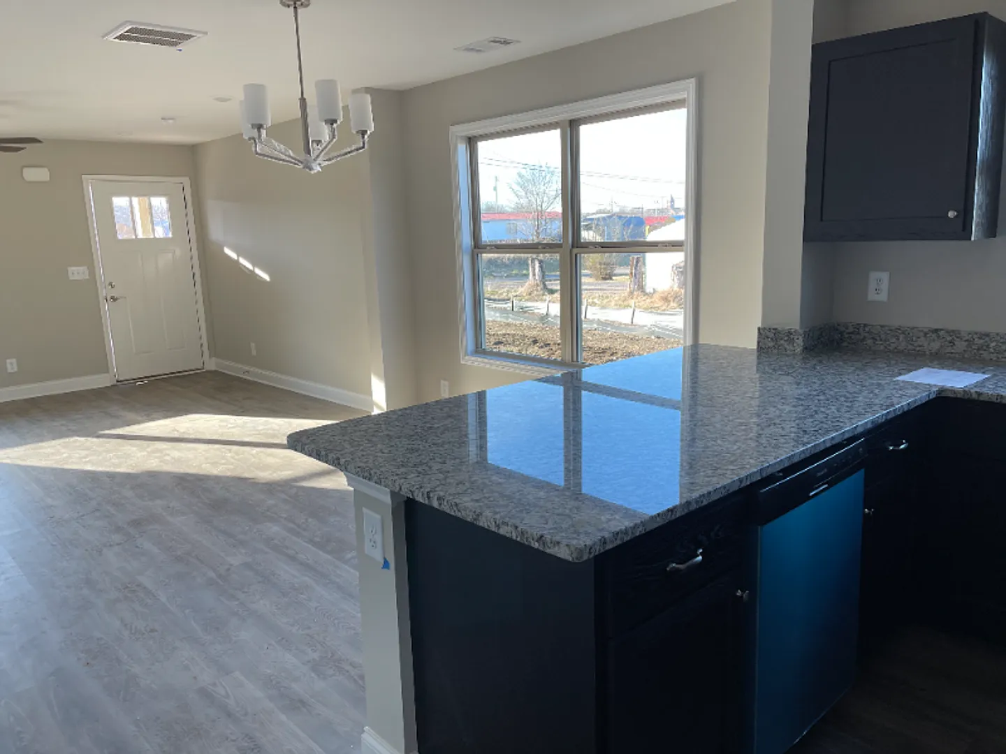 517 Melrose St — Photo 1