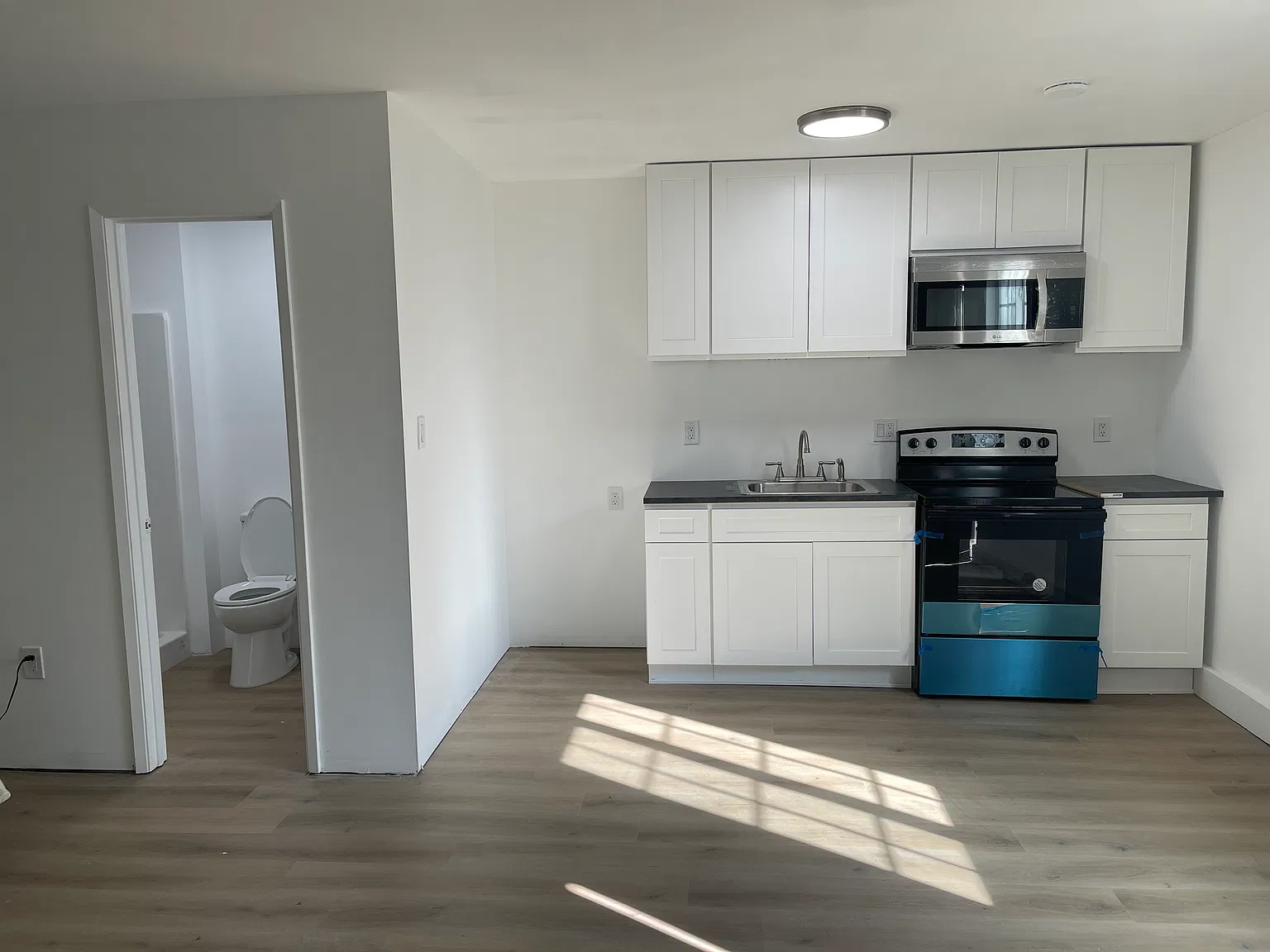 6023 Rockne Ave — Photo 3