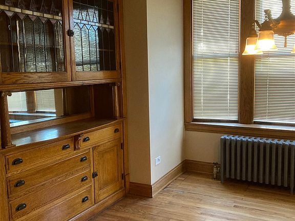 4th image of 3656 N Leavitt St