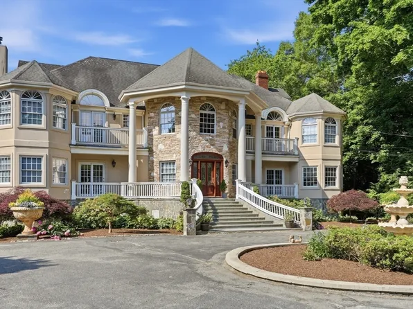 72 Charlemont St, Newton, MA 02461