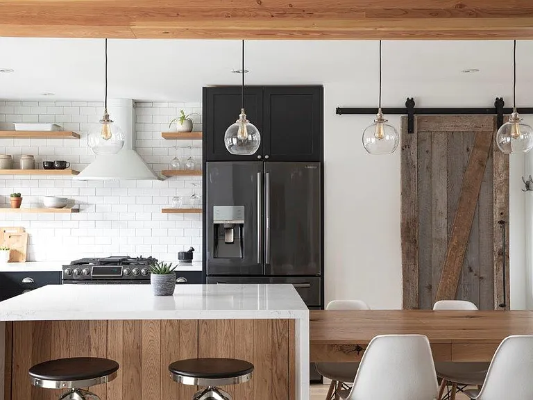 2207 Aspen Dr — Photo 2