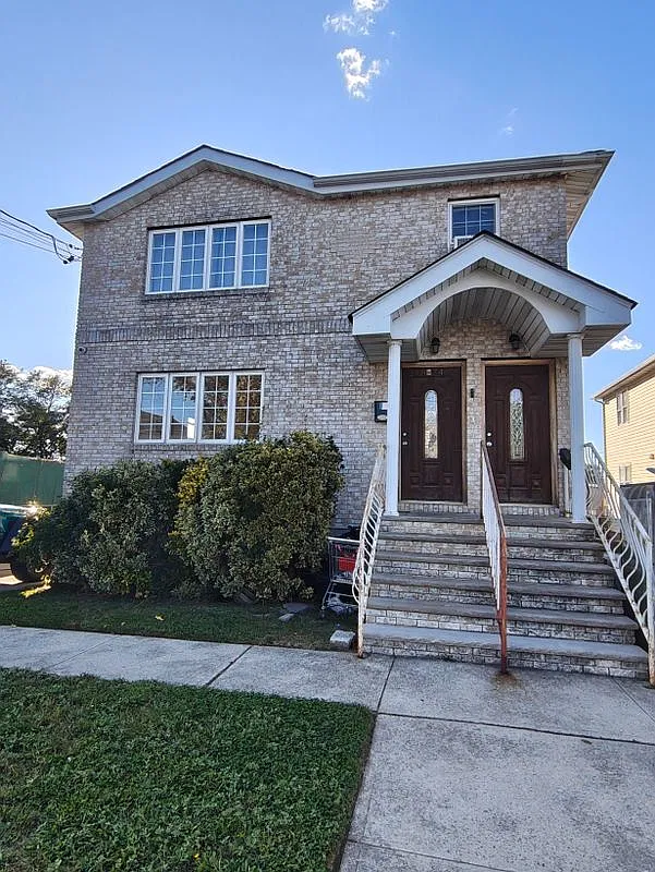 3 bed, 2.0 bath, 1239 sqft, $4,200 — Photo 1