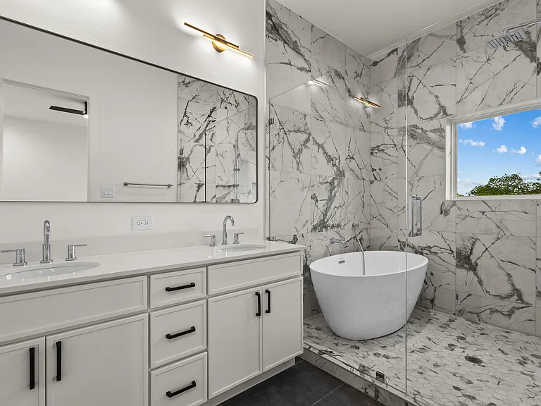 2203 Hondo Ave #202 — Photo 12